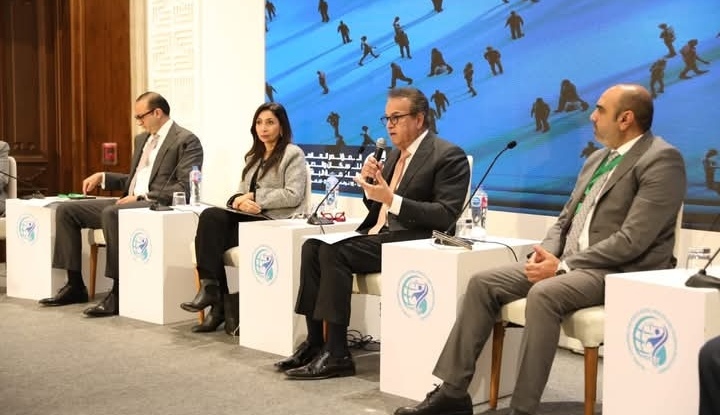 وزير الصحة يستعرض دور الشراكات مع القطاع الخاص في تطوير خدمات الرعاية الصحية