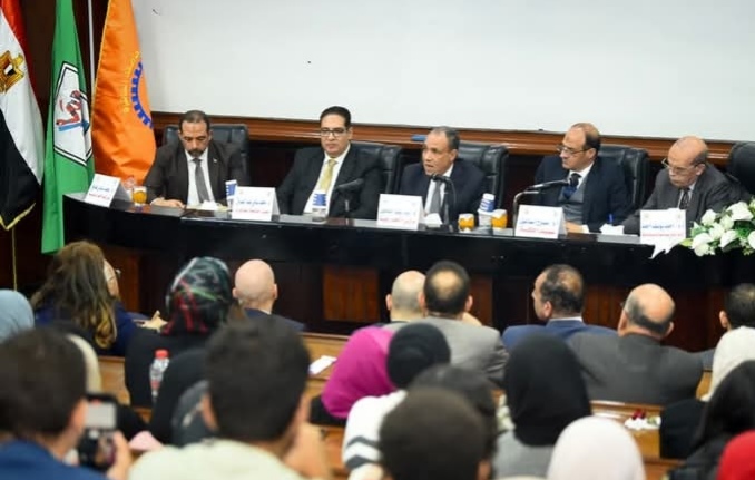 وزير الخارجية يلتقي طلاب كلية الاقتصاد والعلوم السياسية بجامعة القاهرة