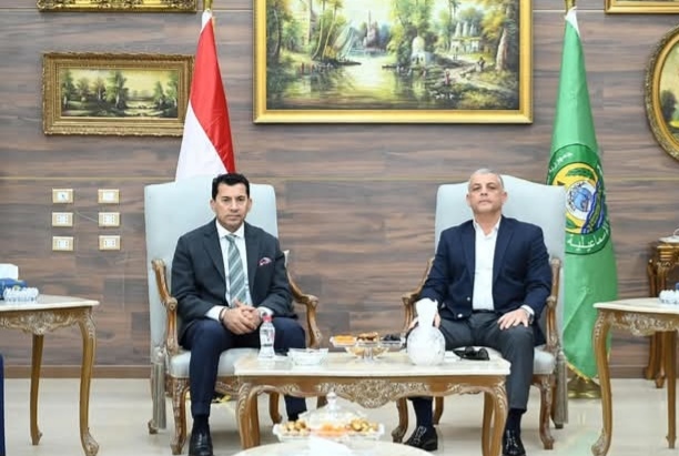 وزير الرياضة يبحث خطة دعم واستقرار النادي الإسماعيلي