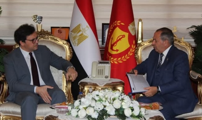 وزير الثقافة يبحث تطوير المنشآت الثقافية وتعزيز الفعاليات الفنية