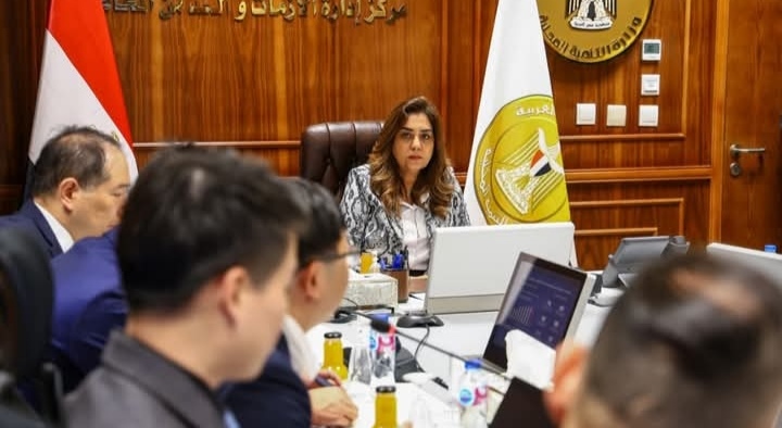 التنمية المحلية تبحث مع 