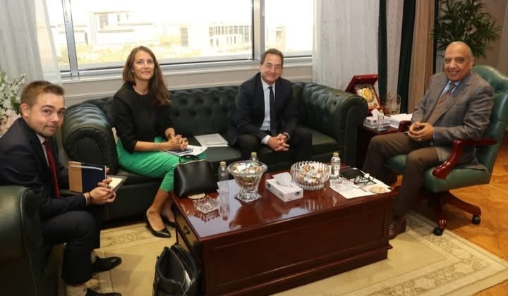 وزير الكهرباء وسفير فرنسا يبحثان توسيع الشراكة في الطاقة النظيفة وتطوير الشبكة القومية