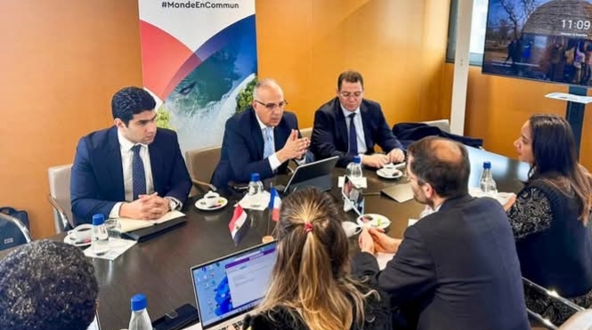 وزير الري يلتقي نائب مدير الوكالة الفرنسية للتنمية لتعزيز التعاون الإفريقي في إدارة المياه