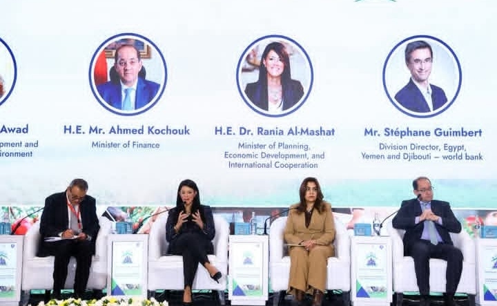 وزيرة التنمية المحلية تطلق معرض