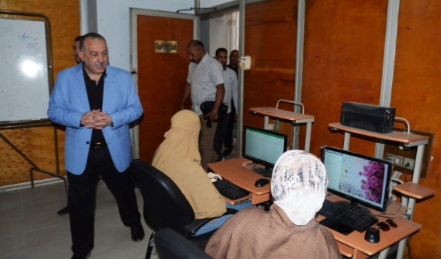 محافظ أسيوط يعزّز مسار التحول الرقمي بمتابعة برامج التدريب التكنولوجي للعاملين