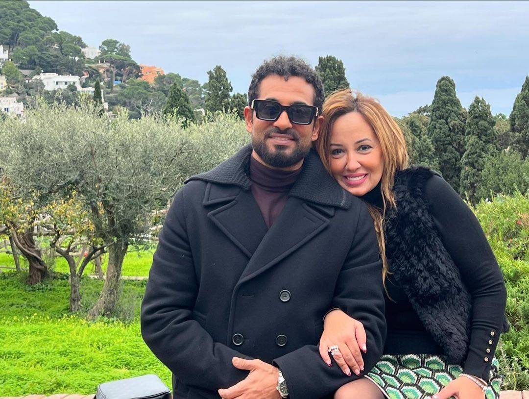 زوجة عمرو سعد تعلن انتهاء الأزمة مع المعجبة التي طاردته