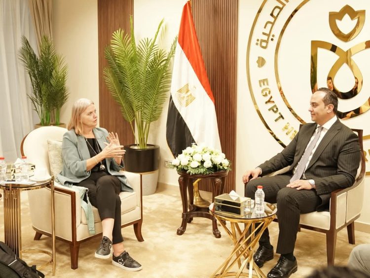 رئيس هيئة الرعاية الصحية يبحث مع وفد وزارة التجارة والأعمال والسفارة البريطانية تعزيز الاستثمارات الصحية