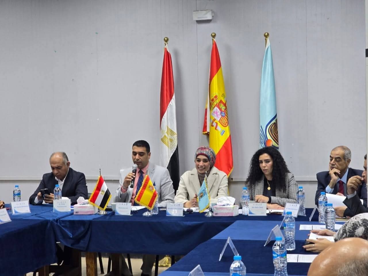 الأقصر تنظم مائدة مستديرة لتعزيز مهارات الشباب والمرأة في التنمية