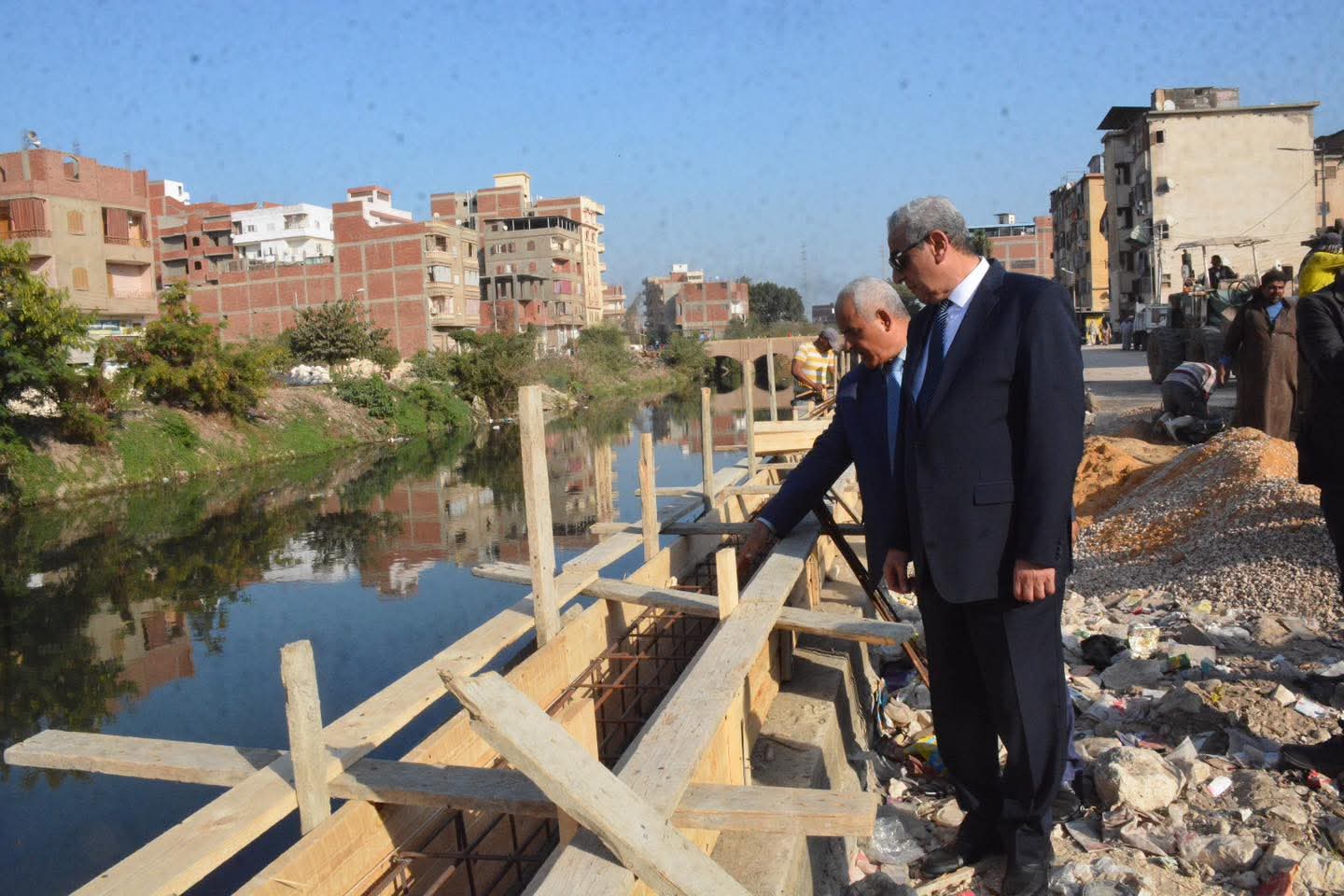 محافظ الغربية في جولة ميدانية لمتابعة فعاليات تطوير كورنيش ترعة الساحل بسمنود