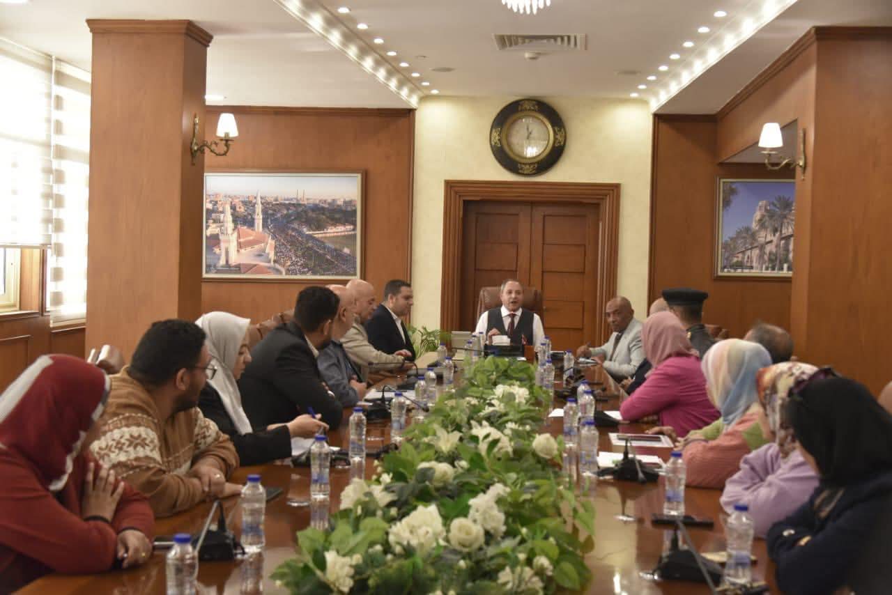 محافظة بورسعيد تتابع أعمال تطوير شوارع الحميدي والتجاري بحي العرب والمناخ