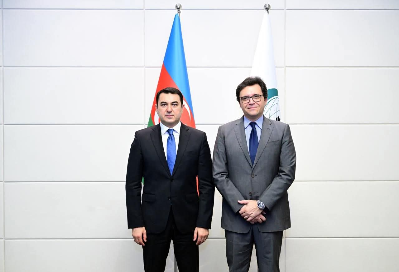وزير الثقافة يلتقي نظيره الأذربيجاني لبحث آليات تعزيز التعاون الثقافي بين البلدين