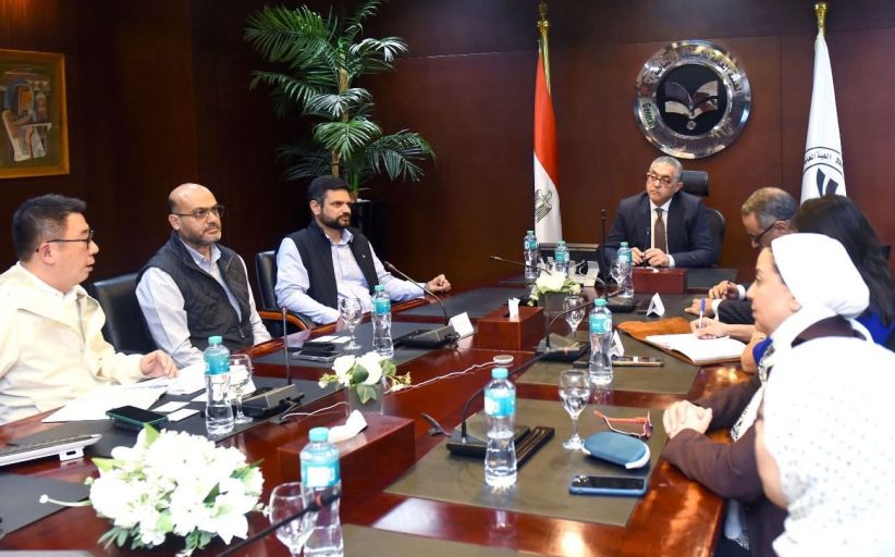 الهيئة العامة للاستثمار تبحث مع Fountain Set limited إنشاء مجمع صناعي للغزل والنسيج