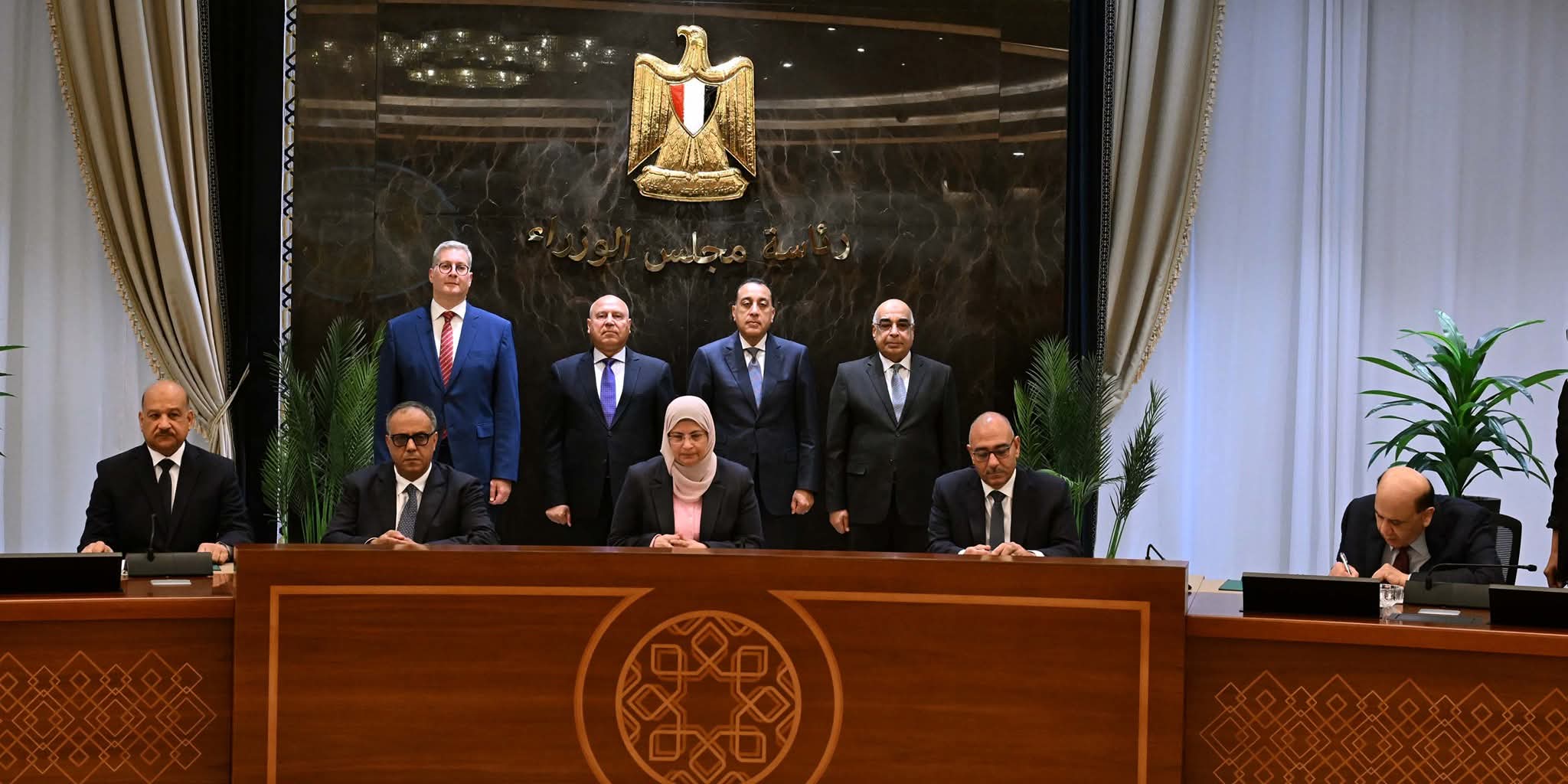 رئيس الوزراء يشهد توقيع اتفاقية تسوية بين الجهات الحكومية وشركة جنوب الوادي للأسمنت