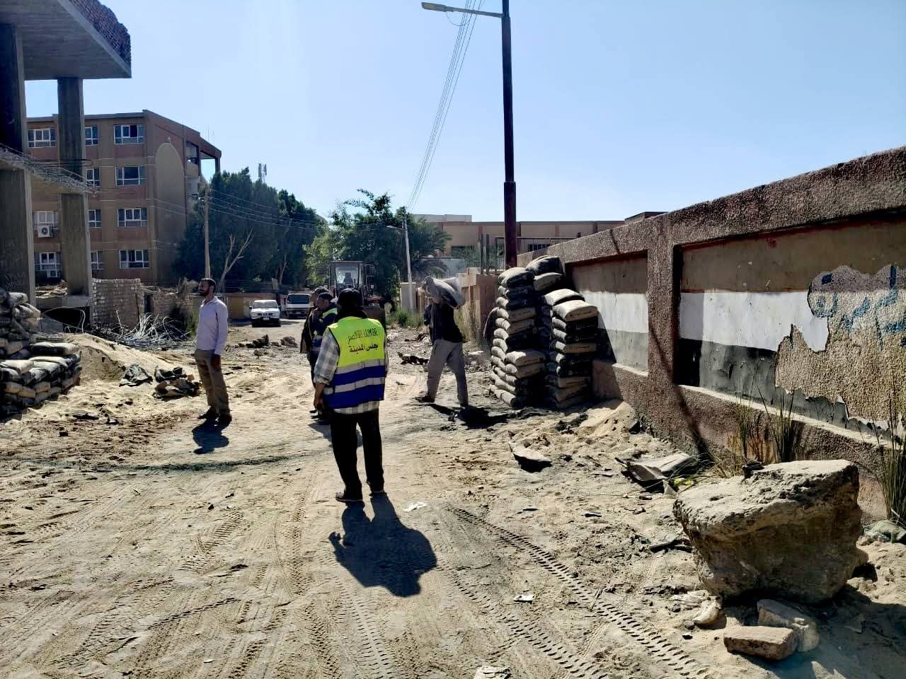 الأقصر تواصل أعمال التجميل ورفع الكفاءة بشوارع حي جنوب ومحيط طريق الكباش