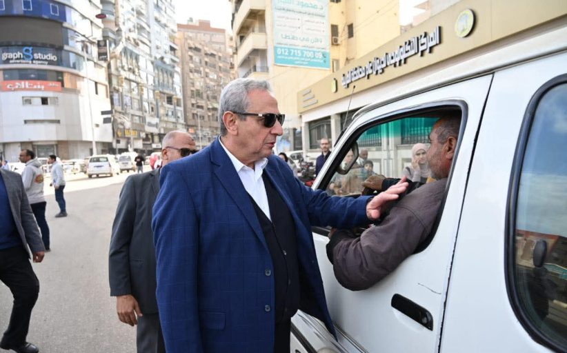 محافظ الغربية يتدخل ميدانيًا وينهي تكدس المواطنين بطنطا بتكثيف فوري لسيارات الأجرة