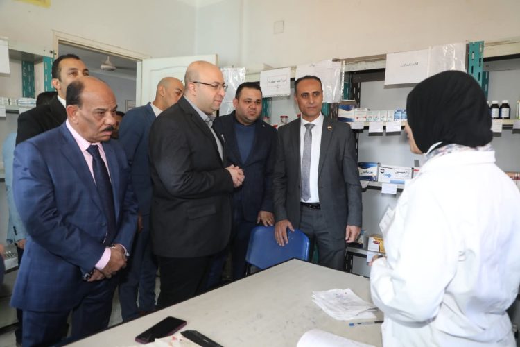 محافظ بني سويف يتفقد وحدة طب الأسرة وافتتح قسم العلاج الطبيعي الجديد