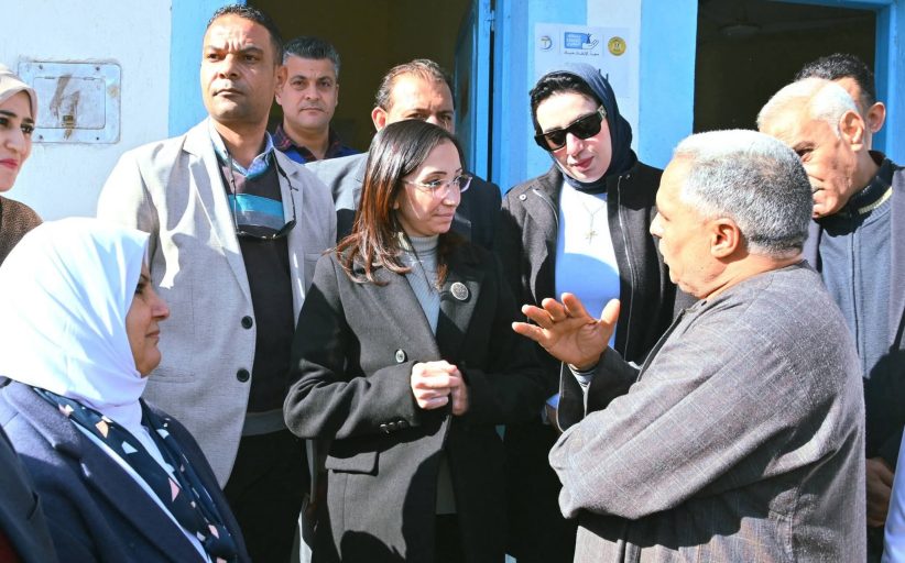 محافظ البحيرة تتفقد قافلة طبية مجانية شاملة لدعم الرعاية الصحية بالقرى