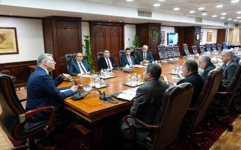 وزير البترول يتابعة مشروعات زيادة إنتاج الغاز خلال العام الجديد