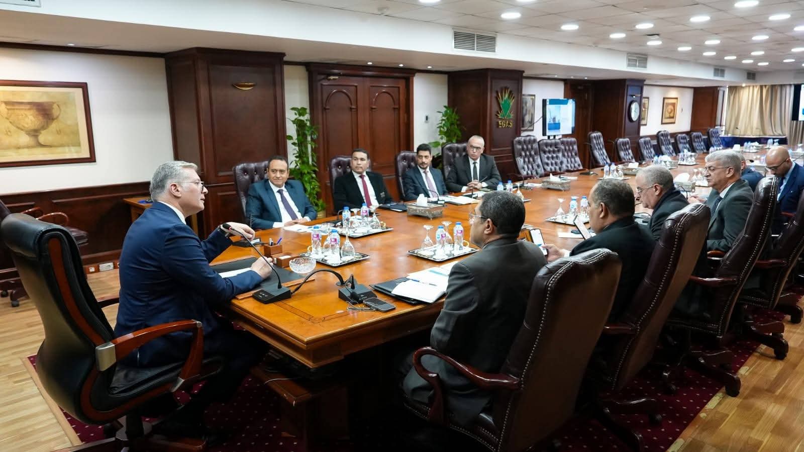 وزير البترول يتابعة مشروعات زيادة إنتاج الغاز خلال العام الجديد