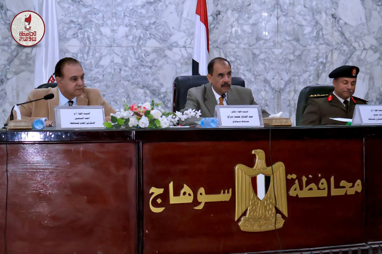 محافظ سوهاج يترأس اجتماعًا لمتابعة الخدمات ومشروعات الاستثمار بالمحافظة