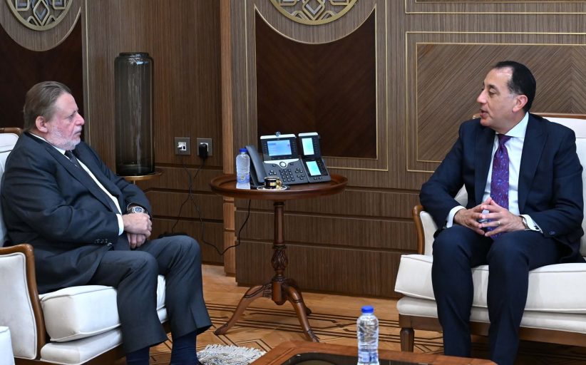 رئيس الوزراء يلتقي محافظ البنك المركزي لمتابعة جهود التنسيق المشترك في الملفات الاقتصادية