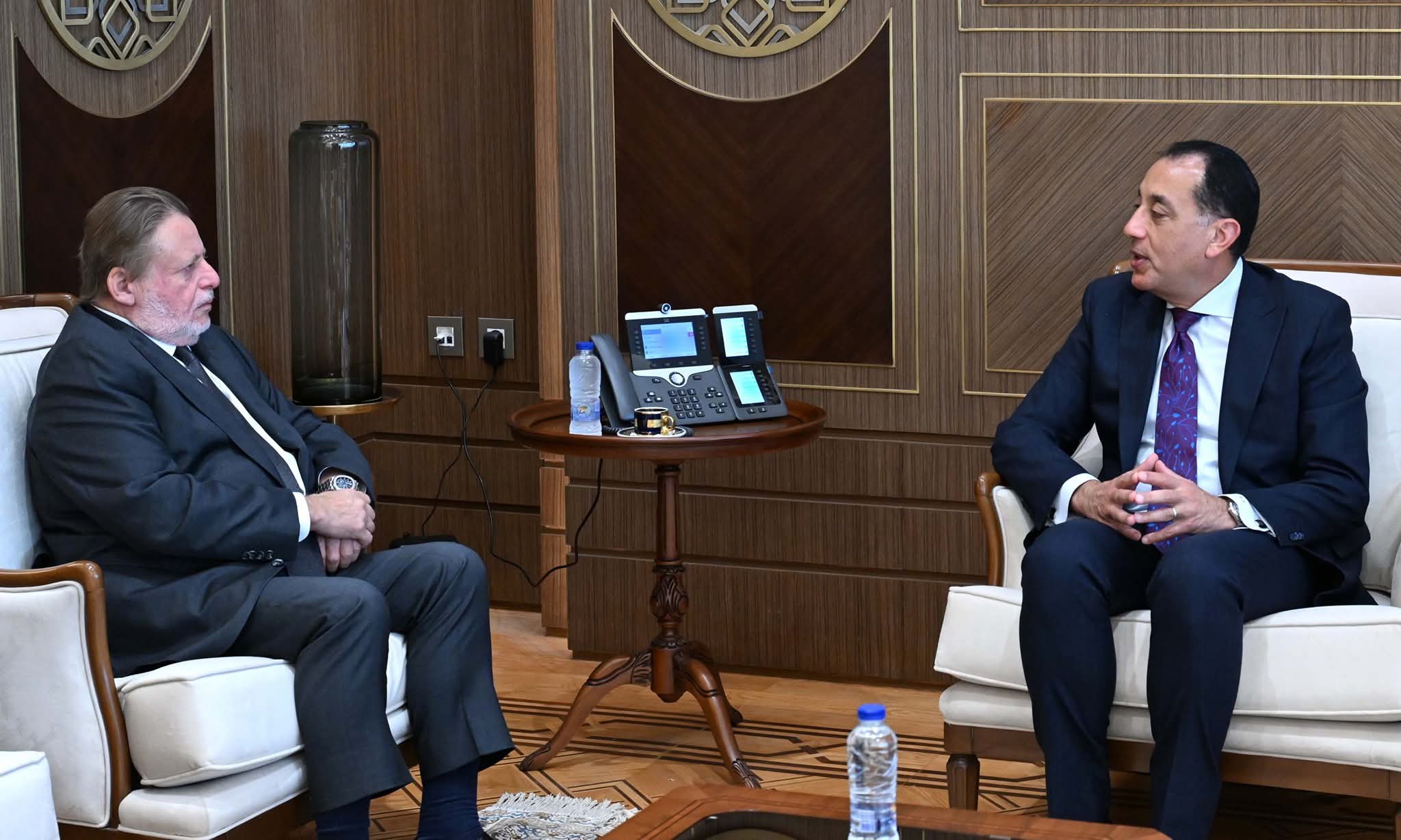 رئيس الوزراء يلتقي محافظ البنك المركزي لمتابعة جهود التنسيق المشترك في الملفات الاقتصادية