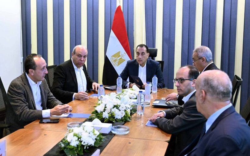 رئيس الوزراء يجتمع مع وزير الطيران لاستعراض الرؤية الشاملة واستراتيجيات تطوير شركة مصر للطيران