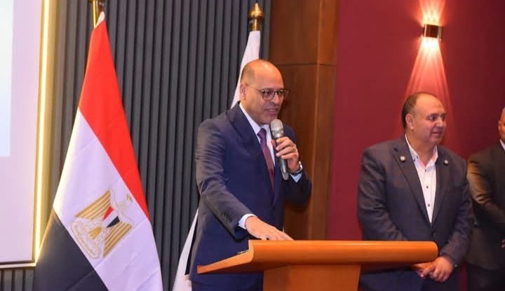 وزير العمل يفتتح محطات طاقة شمسية جديدة بـ