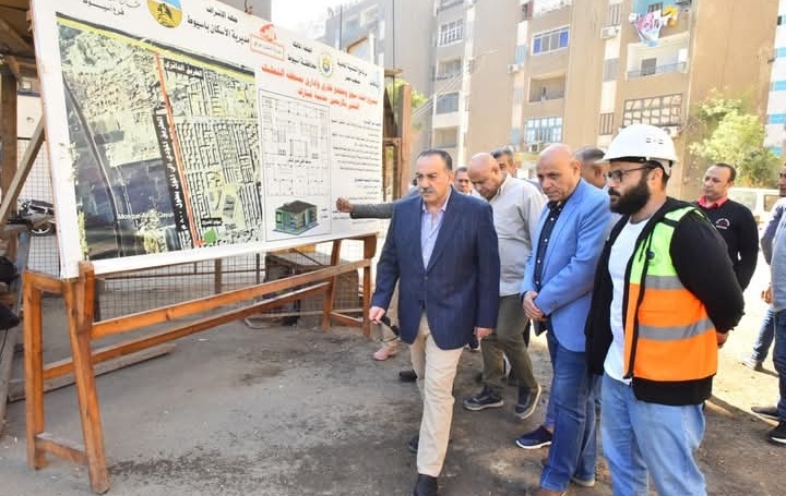 محافظ أسيوط يطلق مرحلة جديدة من تطوير الخدمات بحي الأربعين