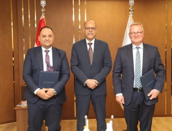 تجديد اتفاقية عمل جماعية تحفظ حقوق العاملين بشركة قناة السويس للحاويات