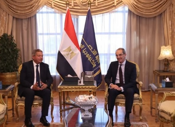 وزيرا الاتصالات والإعلام يبحثان تطوير البيئة الرقمية وتنظيم المحتوى على المنصات الإلكترونية