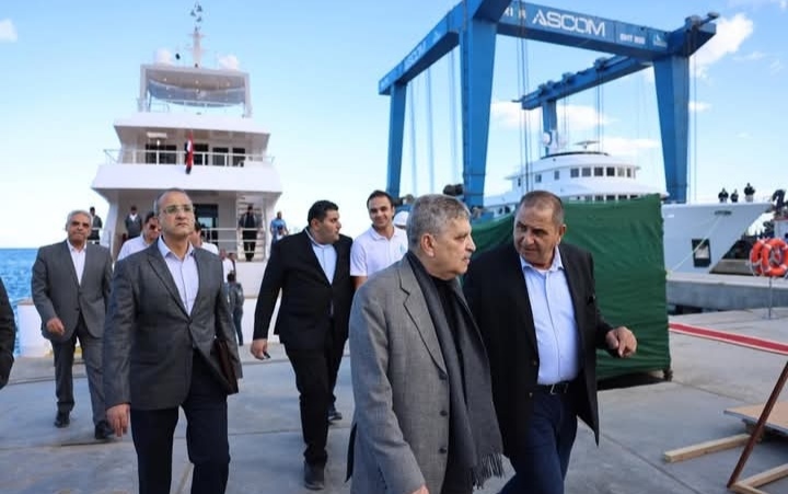 طفرة بحرية جديدة.. قناة السويس تقترب من تسليم قاطرات