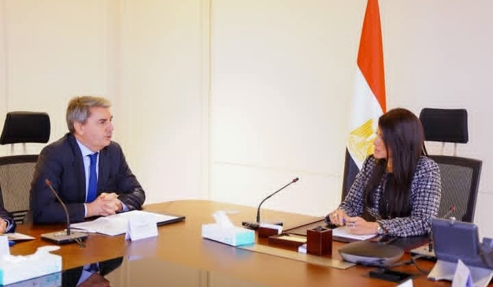 وزيرة التخطيط تبحث مع بنك الاستثمار الأوروبي سبل تعزيز التمويل المختلط بمصر