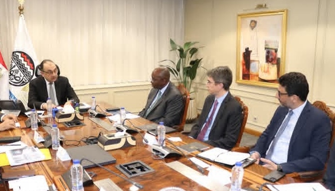 وزير قطاع الأعمال يبحث مع وفد البنك الدولي تعزيز الشراكات ودعم التحول للاقتصاد الأخضر