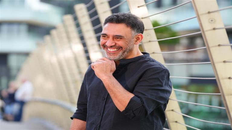 رغم نجاح «بشرة خير».. عمرو مصطفى يكشف أسباب قلة تعاونه مع حسين الجسمي