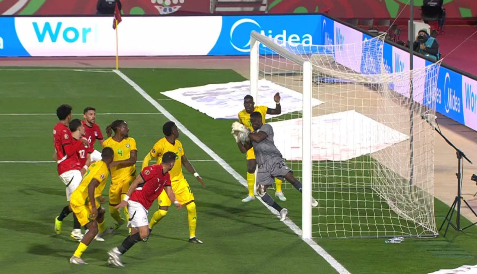 السنغال تعبر مالي وتترقب مواجهة مصر وكوت ديفوار في ربع النهائي