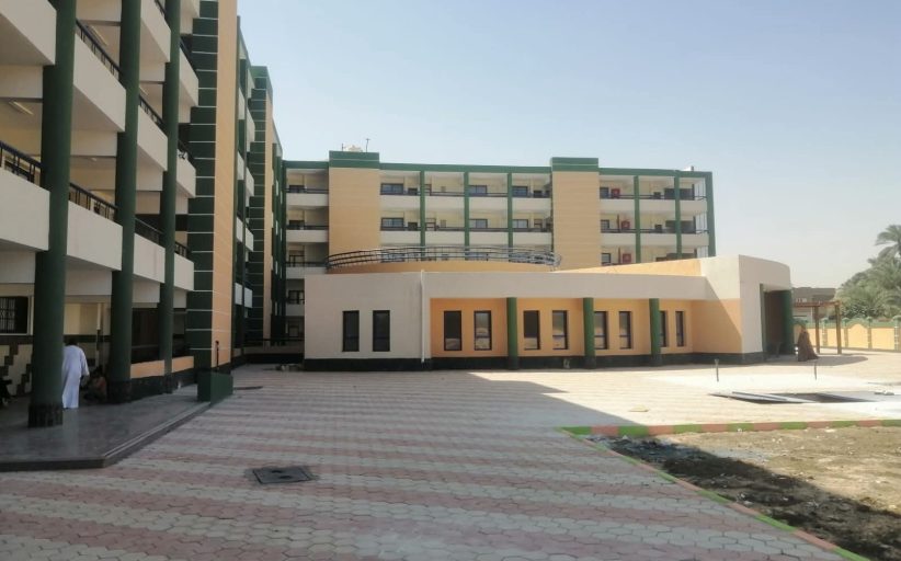 محافظ سوهاج يستعرض حصاد مشروعات الأبنية التعليمية خلال عام 2025