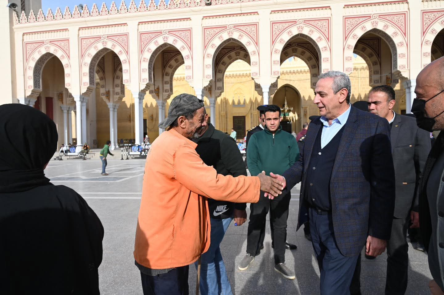 محافظ الغربية يتابع تطوير محيط مسجد السيد البدوي بطنطا ميدانيًا