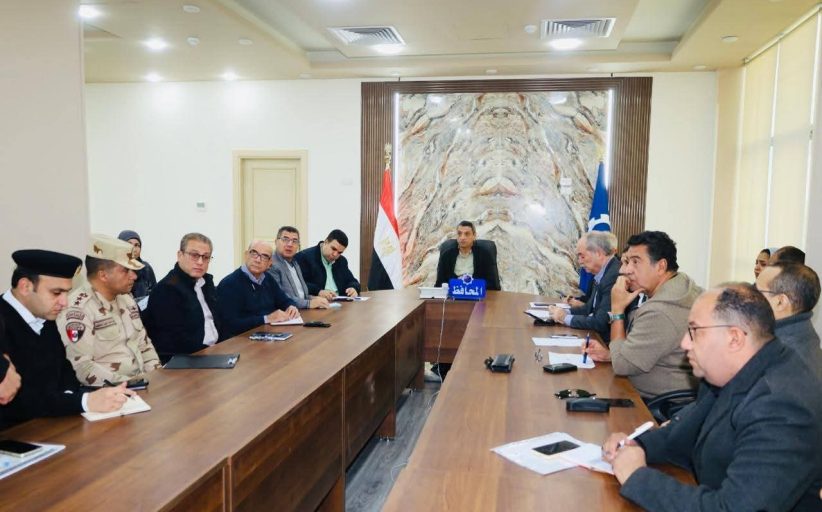 السويس تنسق ربط مياه التحلية لتغذية العين السخنة دون انقطاع طويل