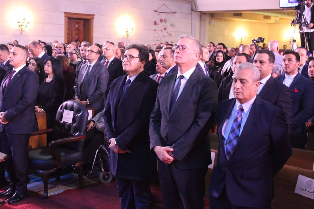 وزير الثقافة يشارك أبناء الطائفة الإنجيلية احتفالهم بعيد الميلاد المجيد بكنيسة قصر الدوبارة