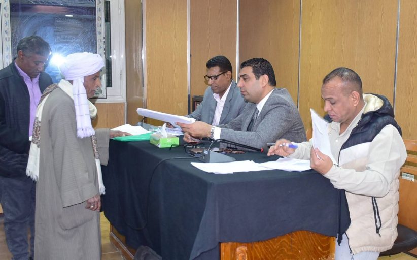 نائب محافظ الأقصر يعقد اليوم المفتوح أسبوعيًا للاستماع لمطالب المواطنين