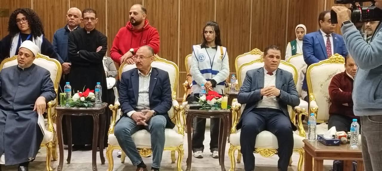 محافظ أسيوط يختتم جولات عيد الميلاد برسائل وحدة وطنية صادقة