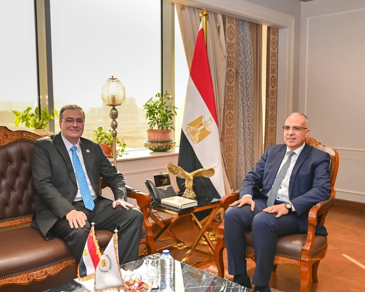 وزير الري ورئيس الجهاز المركزي للتنظيم والإدارة يبحثان الموضوعات المشتركة