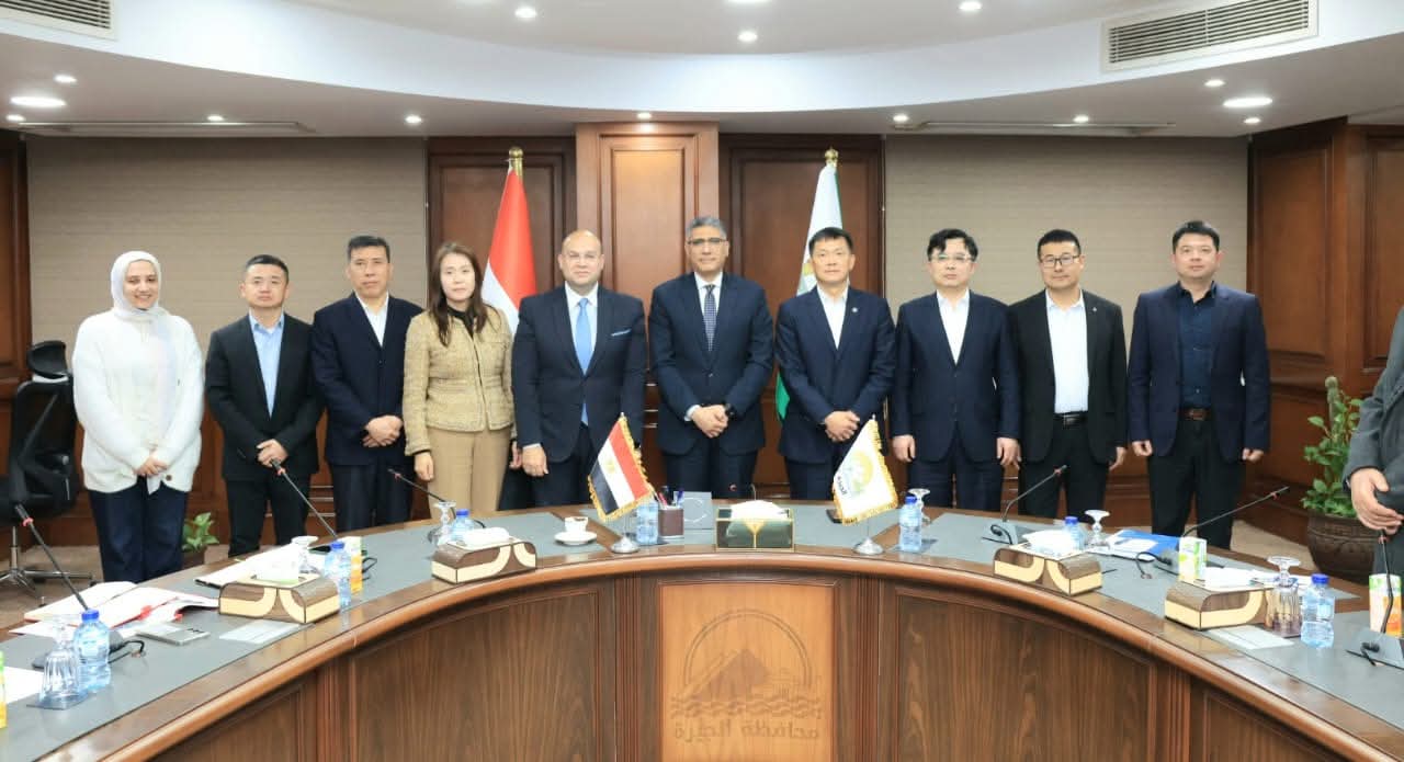 محافظ الجيزة يبحث مع مستثمرين صينيين توطين الصناعات الحديدية بعرب أبو ساعد