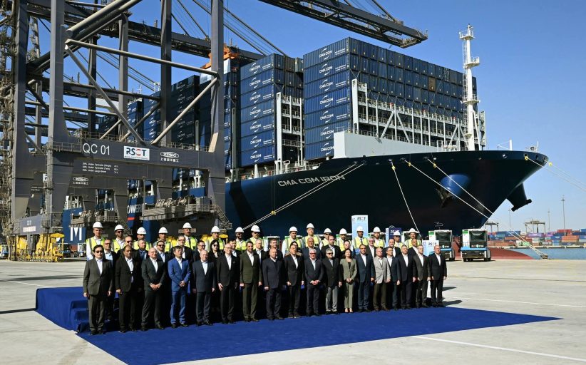 رئيس الوزراء يتفقد محطة البحر الأحمر لتداول الحاويات رقم 