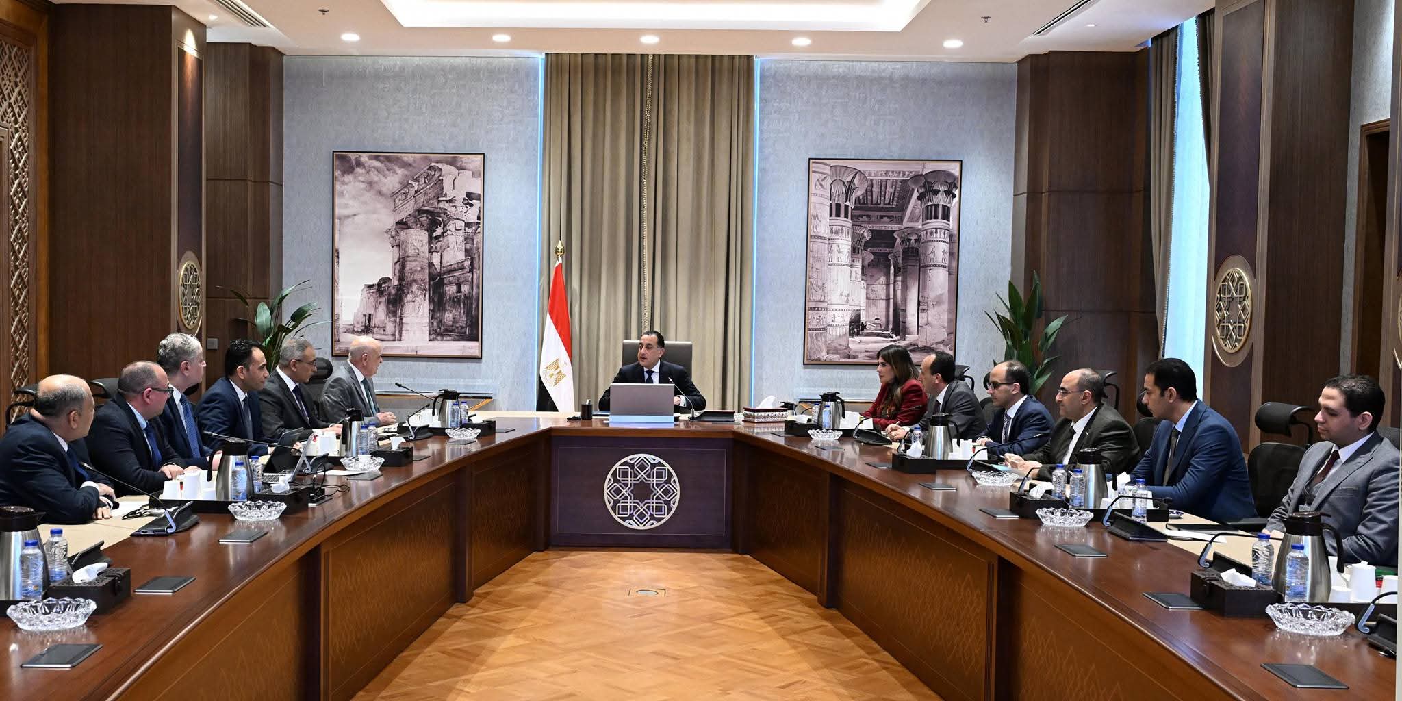 رئيس الوزراء يتابع الموقف التنفيذي لأعمال المرحلة الأولى من المبادرة الرئاسية 