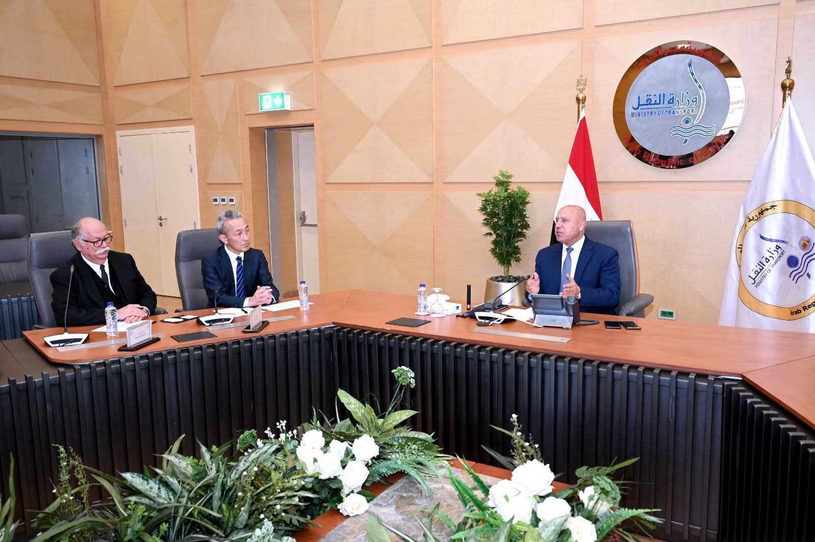 وزير الصناعة يبحث مع شركتي تويوتا إيجيبت لهندسة السيارات وتويوتا تسوشو فرص ضخ المزيد من الاستثمارات