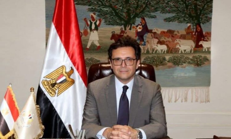 وزير الثقافة يعتمد أسماء الفائزين بجوائز معرض القاهرة الدولي للكتاب في دورته 57