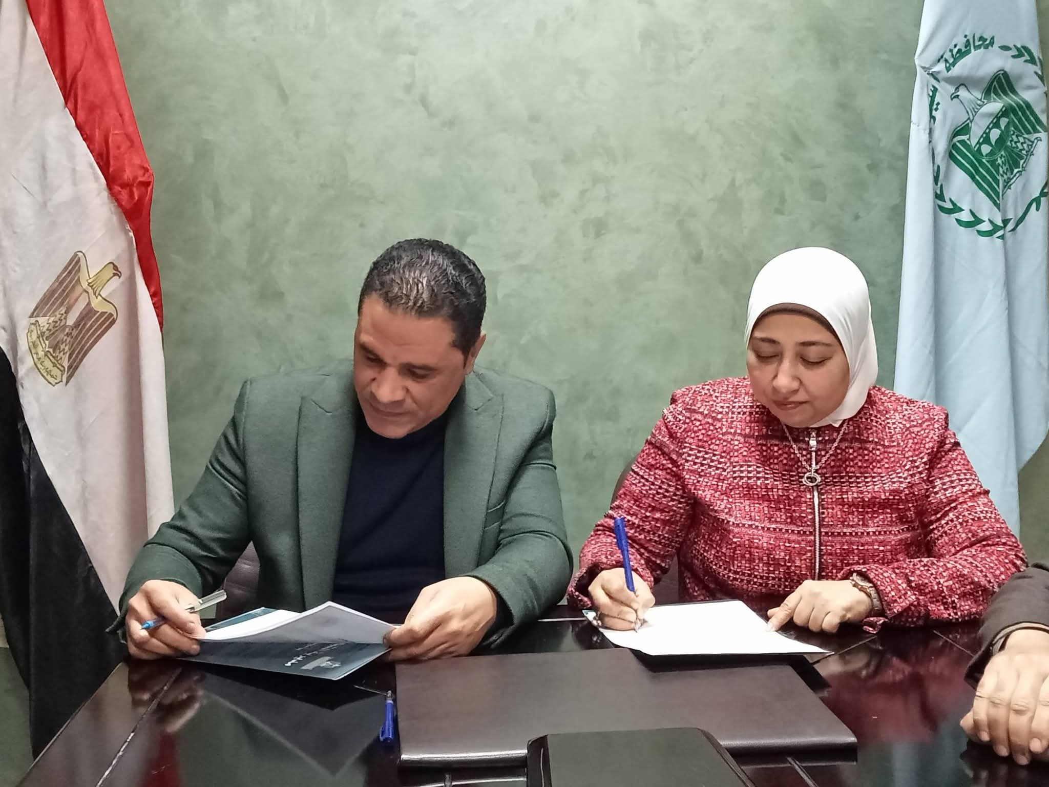 شباب ورياضة أسيوط والهلال الأحمر يوقعان بروتوكولًا لدعم التبرع بالدم