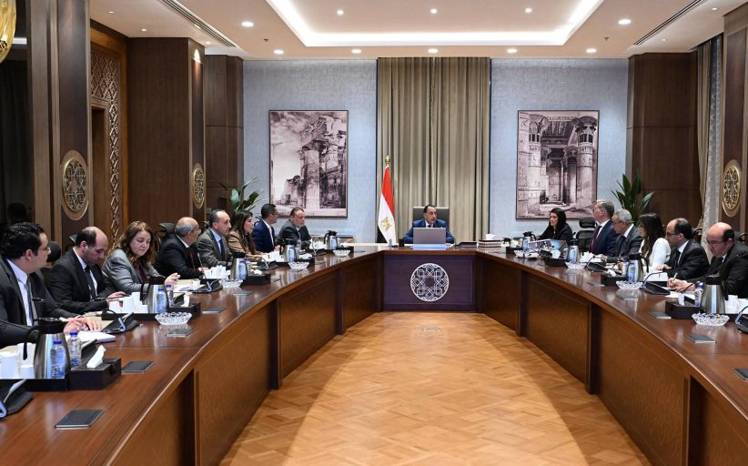 رئيس الوزراء يؤكد دعمه الكامل لمشروعات تكرير البتروكيماويات لتنفيذ خطة الاكتفاء الذاتي